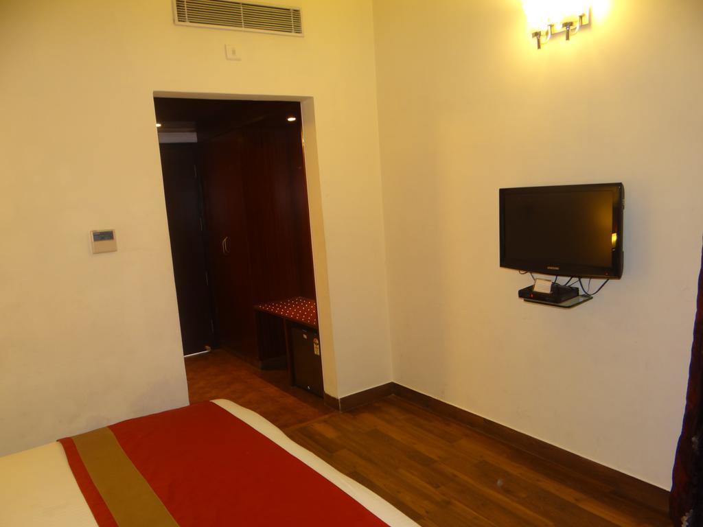 Janhvi International Varanasi